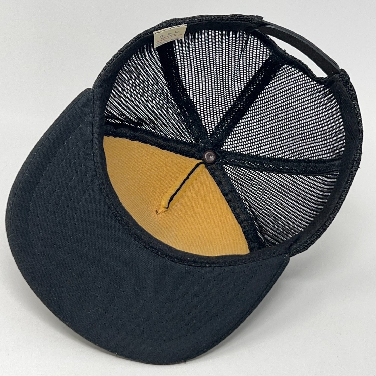 Vintage trucker cap hat in black, interior view, size adjustable, vintage