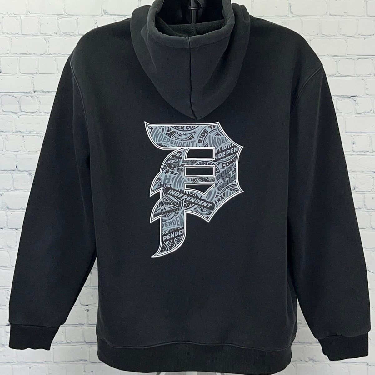 Primitive Independent Black Hoodie in XXL with Graphic Logo Design on Back, featuring a vintage style