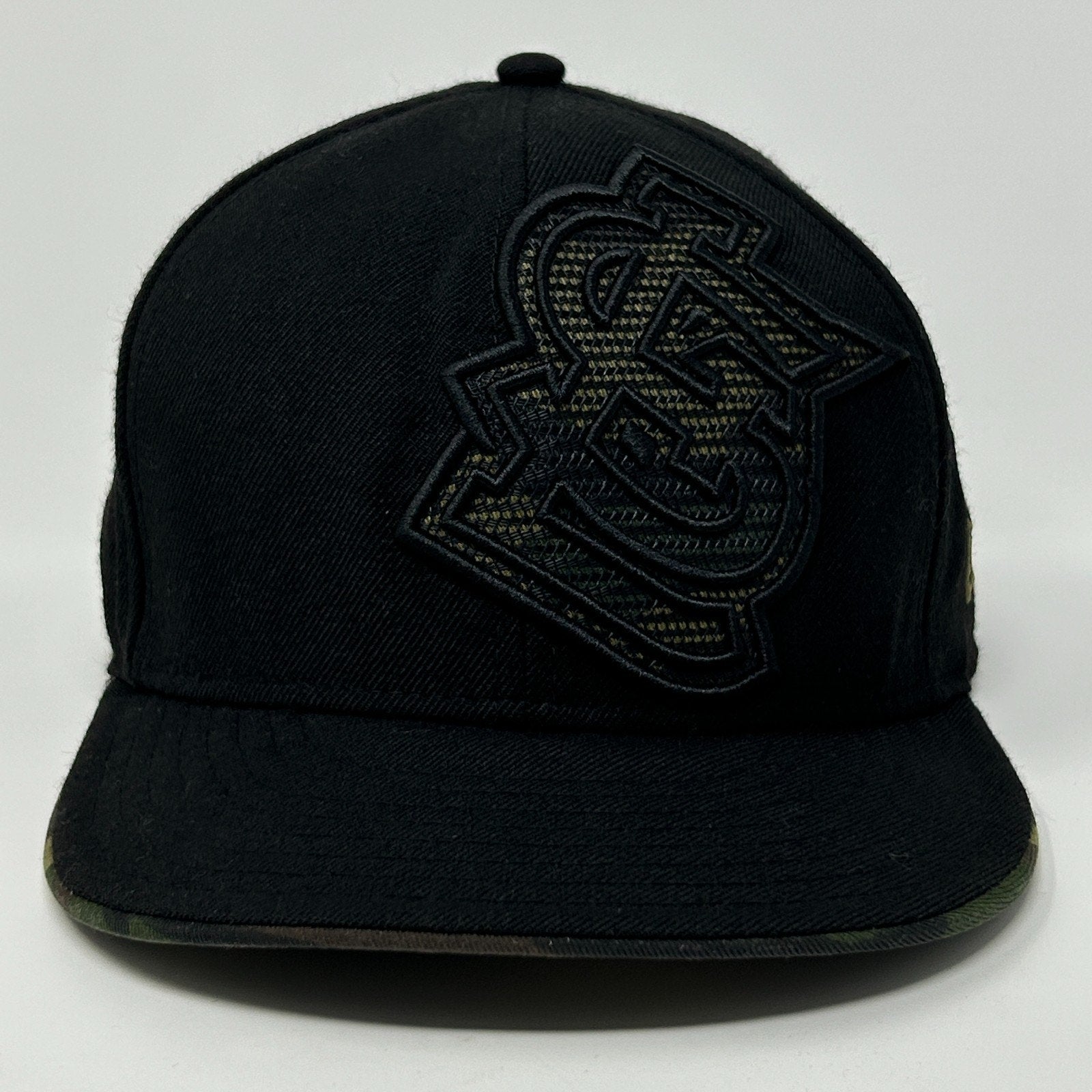 Front view of a black New Era St Louis Cardinals Hat featuring a raised logo and camo brim
