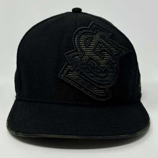 Front view of a black New Era St Louis Cardinals Hat featuring a raised logo and camo brim
