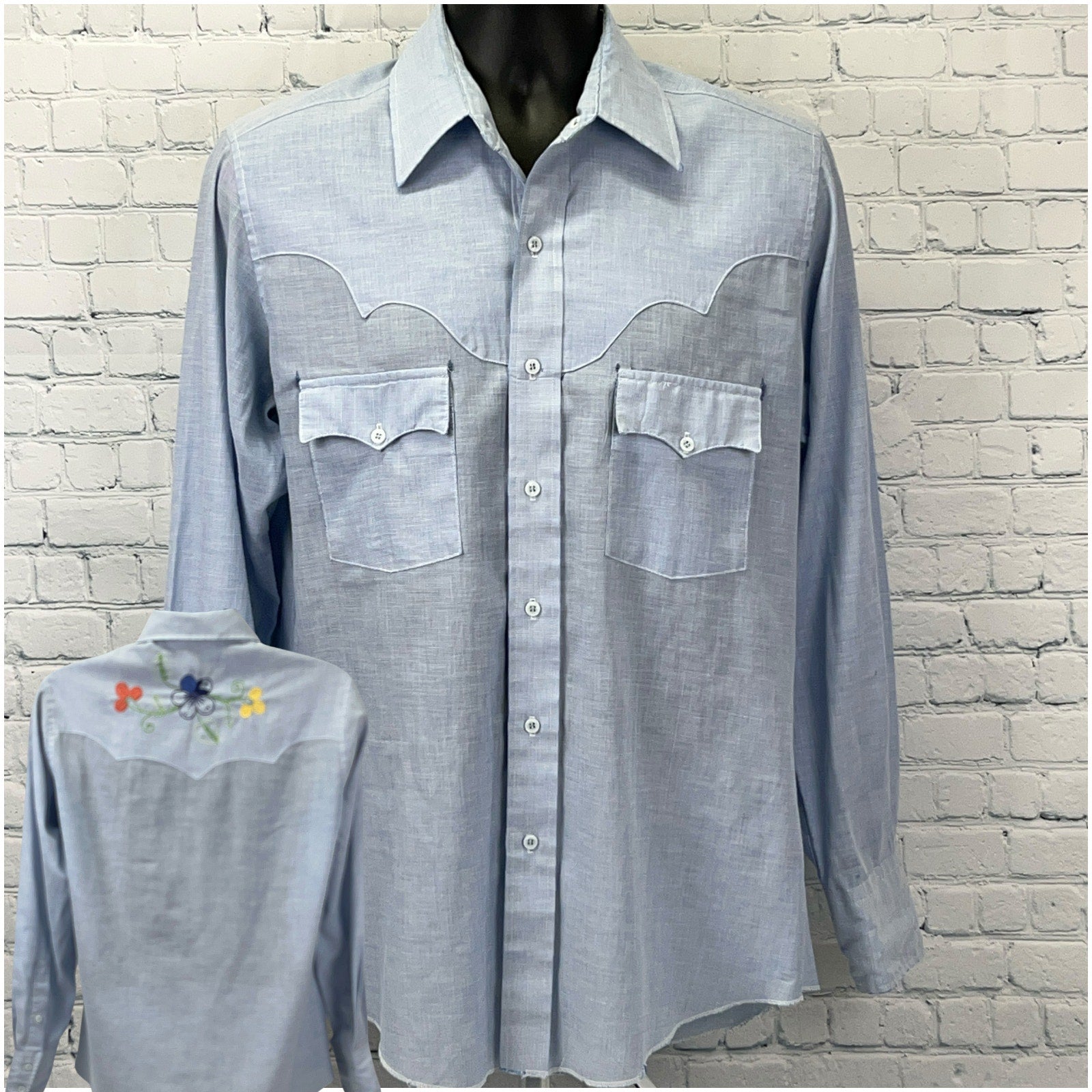 Vintage cowboy shirt in light blue with embroidered back detail, front view, size M