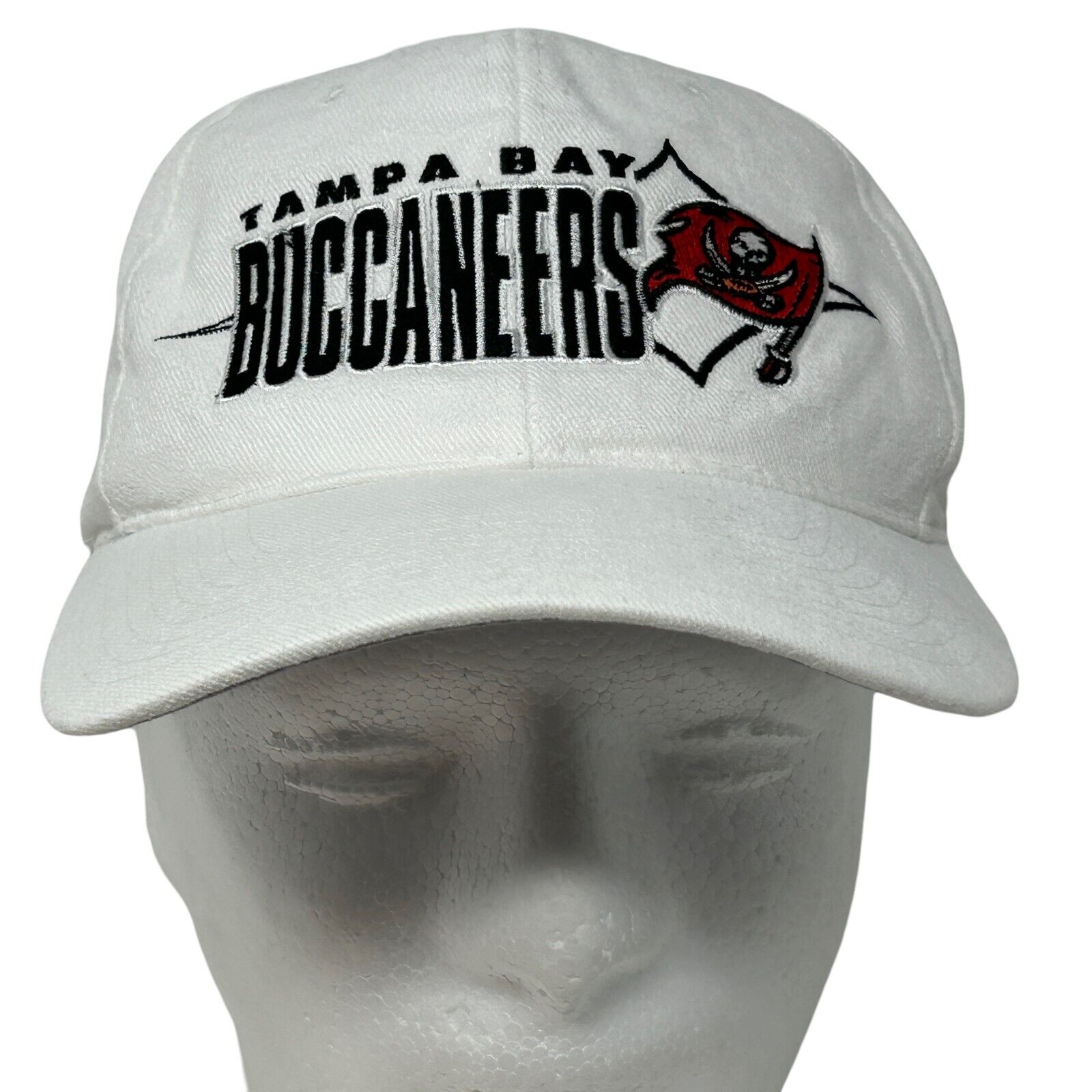 Starter Tampa Bay Buccaneers hat in white with front logo in bold colors, adjustable size
