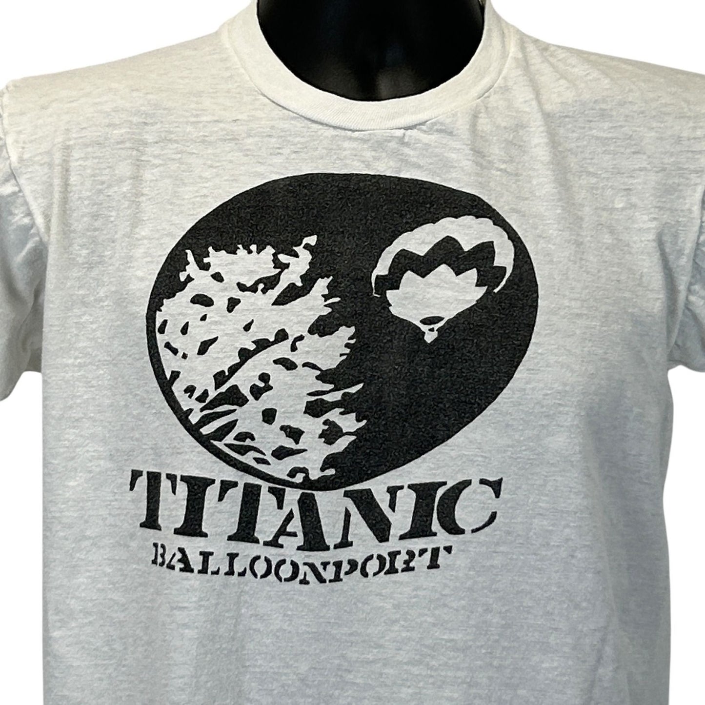 Fruit of the Loom grey T-Shirt size medium featuring a Hot Air Balloon graphic on the front