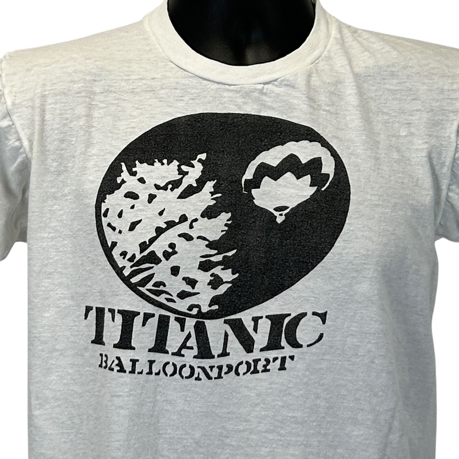 Fruit of the Loom grey T-Shirt size medium featuring a Hot Air Balloon graphic on the front