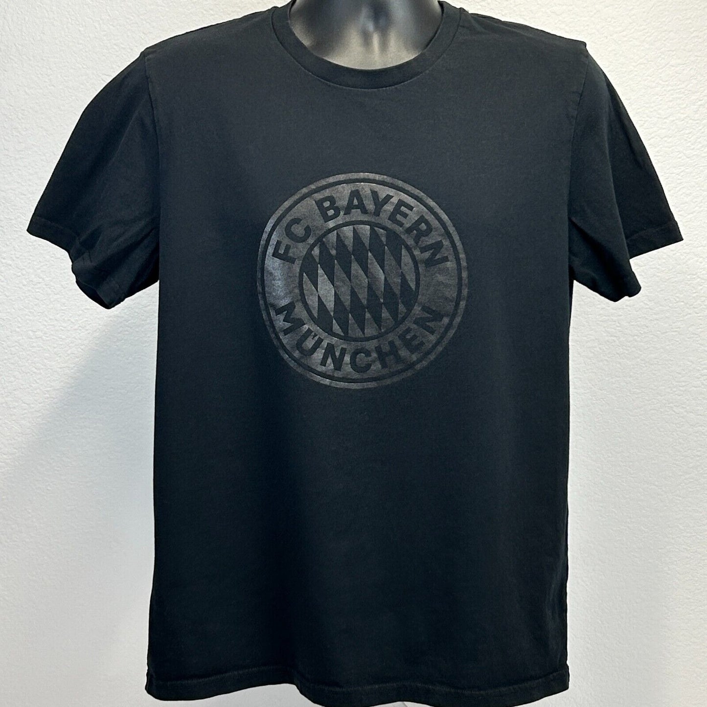 FC Bayern Munchen T Shirt Mens Large Soccer Football Futbol Mia San Mia Black