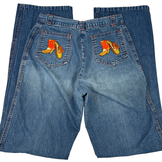 Vintage cowgirl jeans in blue with decorative boot embroidery on the back pockets, view from the back