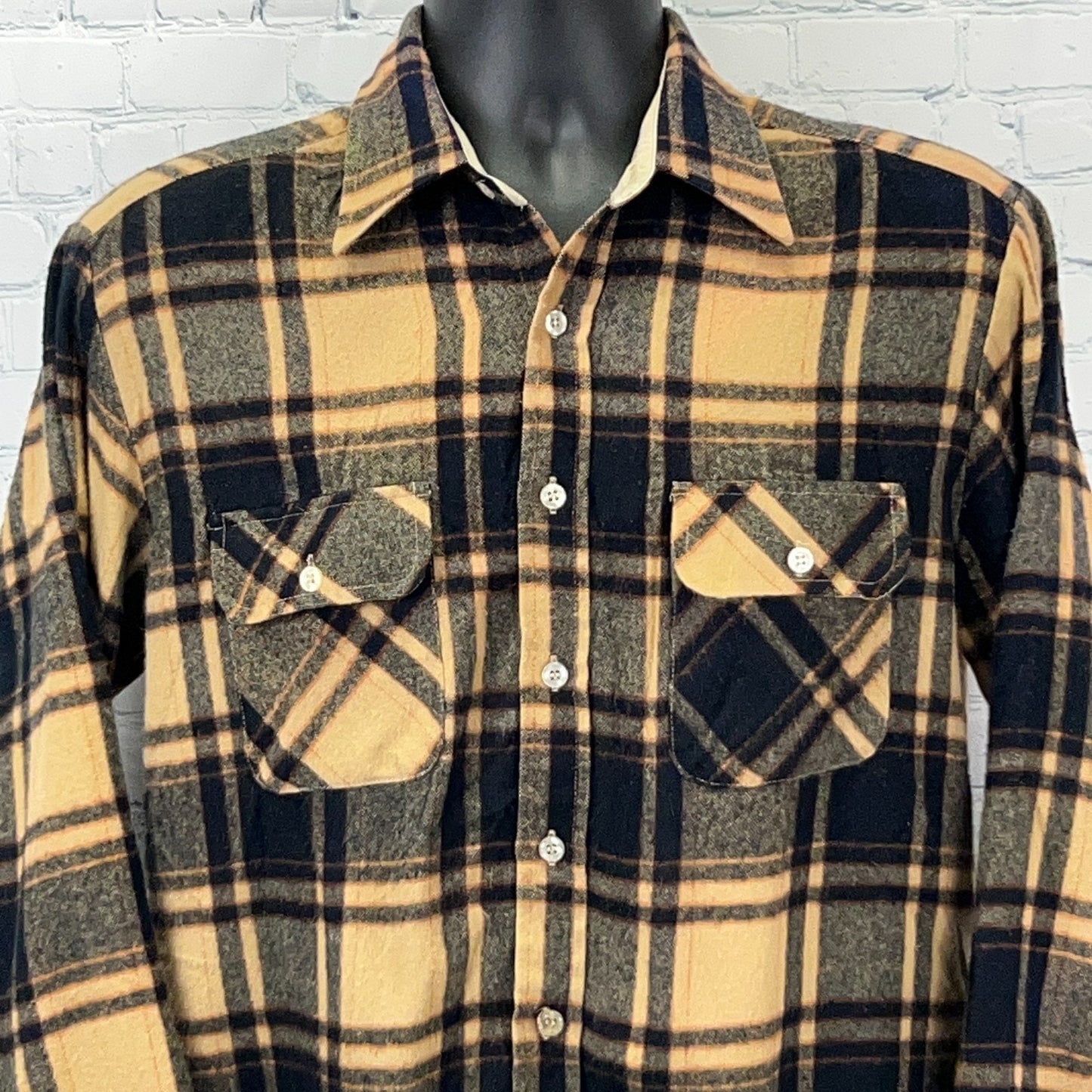 Vintage yellow and navy Flannel shirt with two front pockets and classic plaid pattern