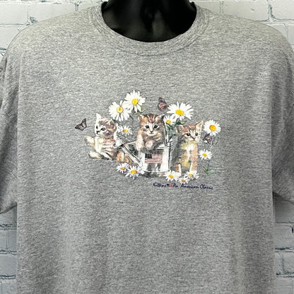 Vintage T Shirt in gray featuring three kittens with daisies and butterflies on the front