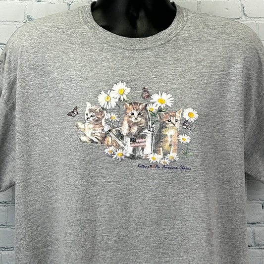 Vintage T Shirt in gray featuring three kittens with daisies and butterflies on the front