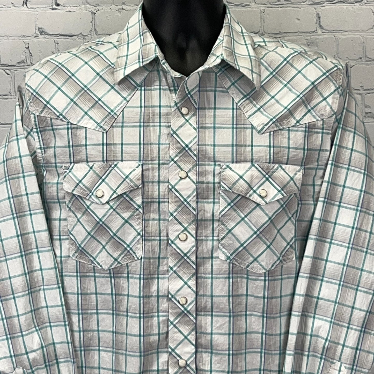 Wrangler Men's Long Sleeve Plaid Shirt in Gray and Teal with Button Front and Western Yokes