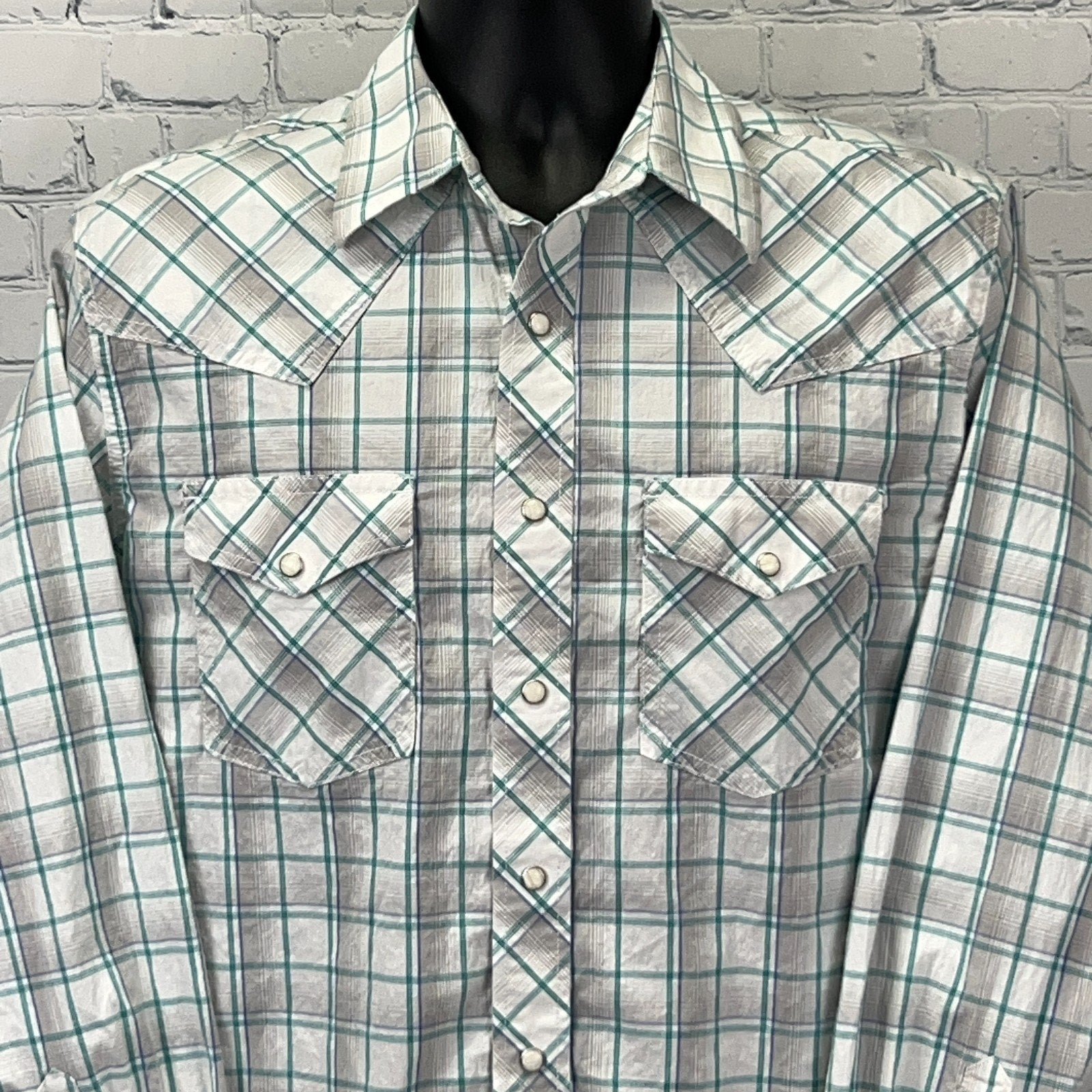 Wrangler Men's Long Sleeve Plaid Shirt in Gray and Teal with Button Front and Western Yokes